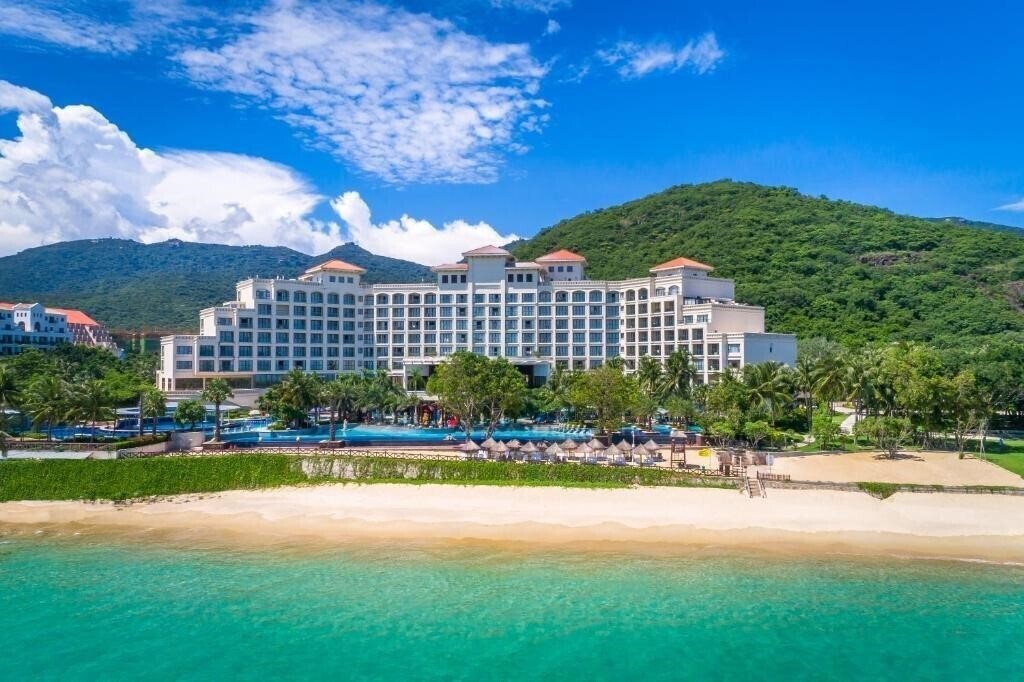 Отель Ocean View Resort Yalong Bay 5*