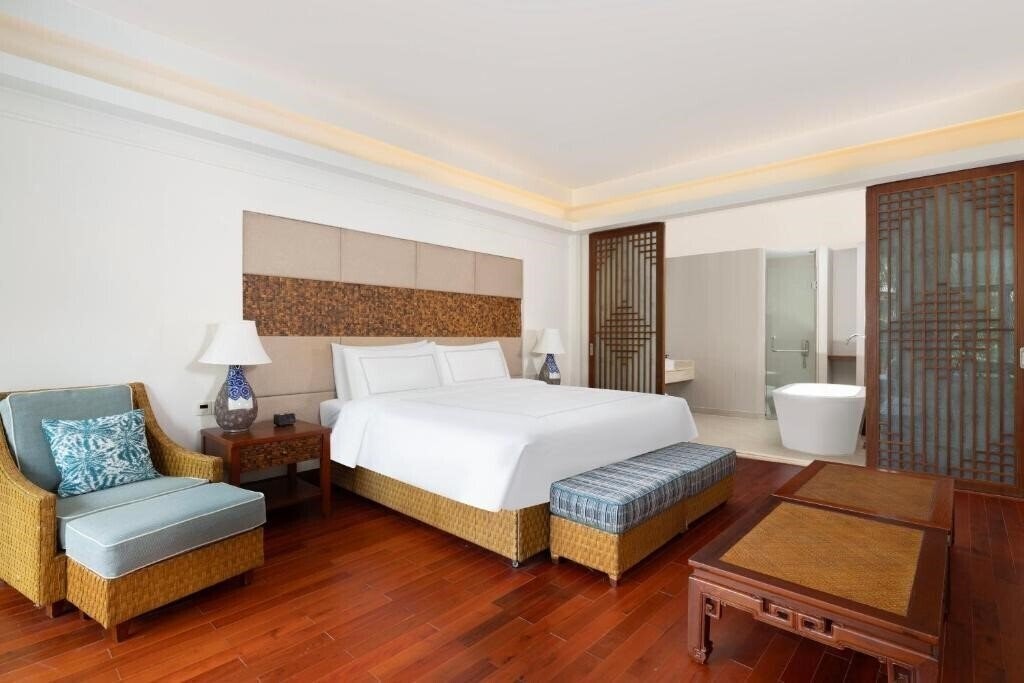 Фото Swissotel Sanya Yalong Bay (ex. Huayu Resort & Spa Yalong Bay) 5*