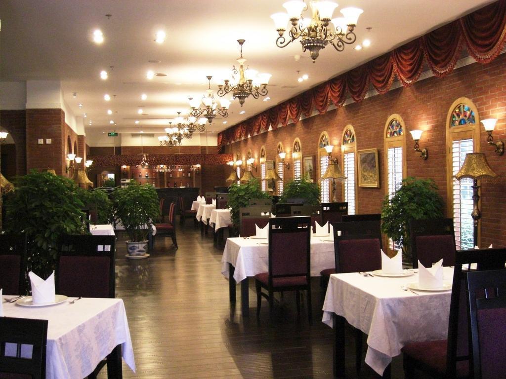 Отель Twenty-First Century 3*