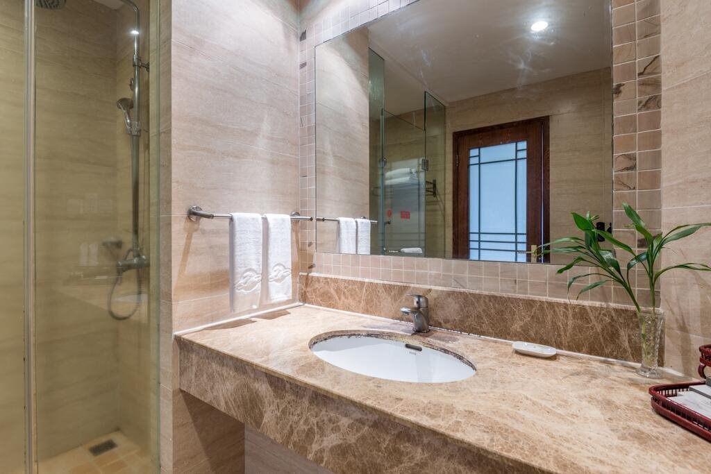 Отель Baohong Hotel Sanya 4*