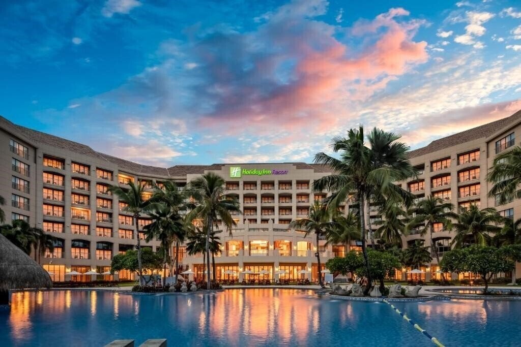 Отель Holiday Inn Sanya Bay Resort Hotel 5*