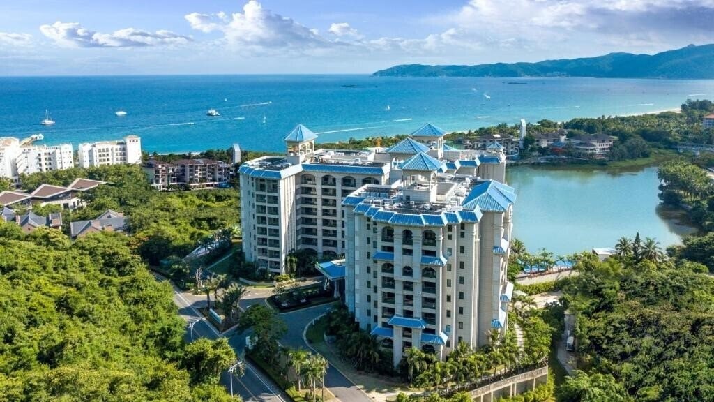Отель Holiday Inn Yalong Bay 5*