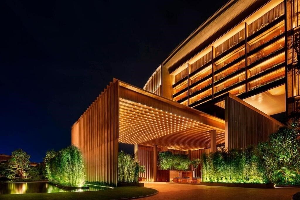 Отель The Sanya Edition Hotel 5*