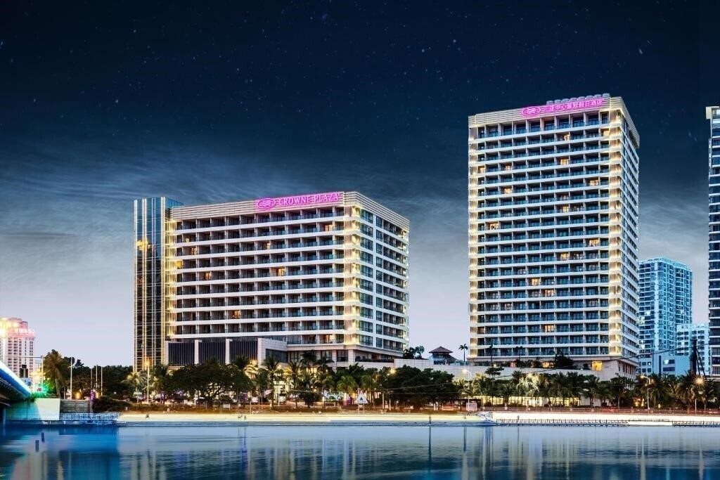 Отель Crowne Plaza Sanya City Center 5*