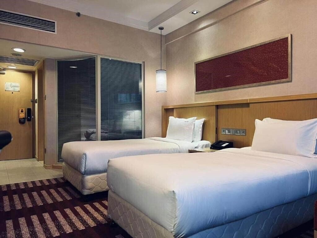 Отель Park Inn by Radisson Shanghai Downtown 4*