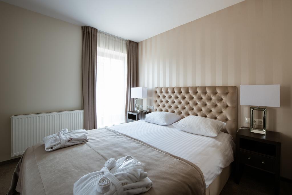 Отель Amberton 4*