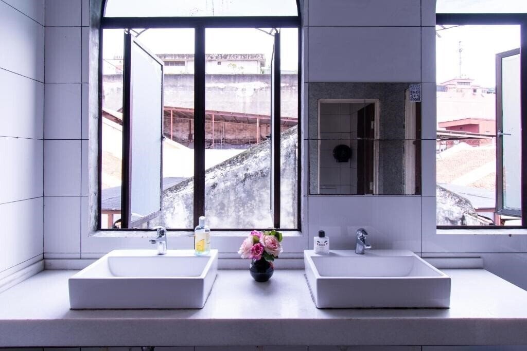 Фото Travel Hub Highstreet 2*