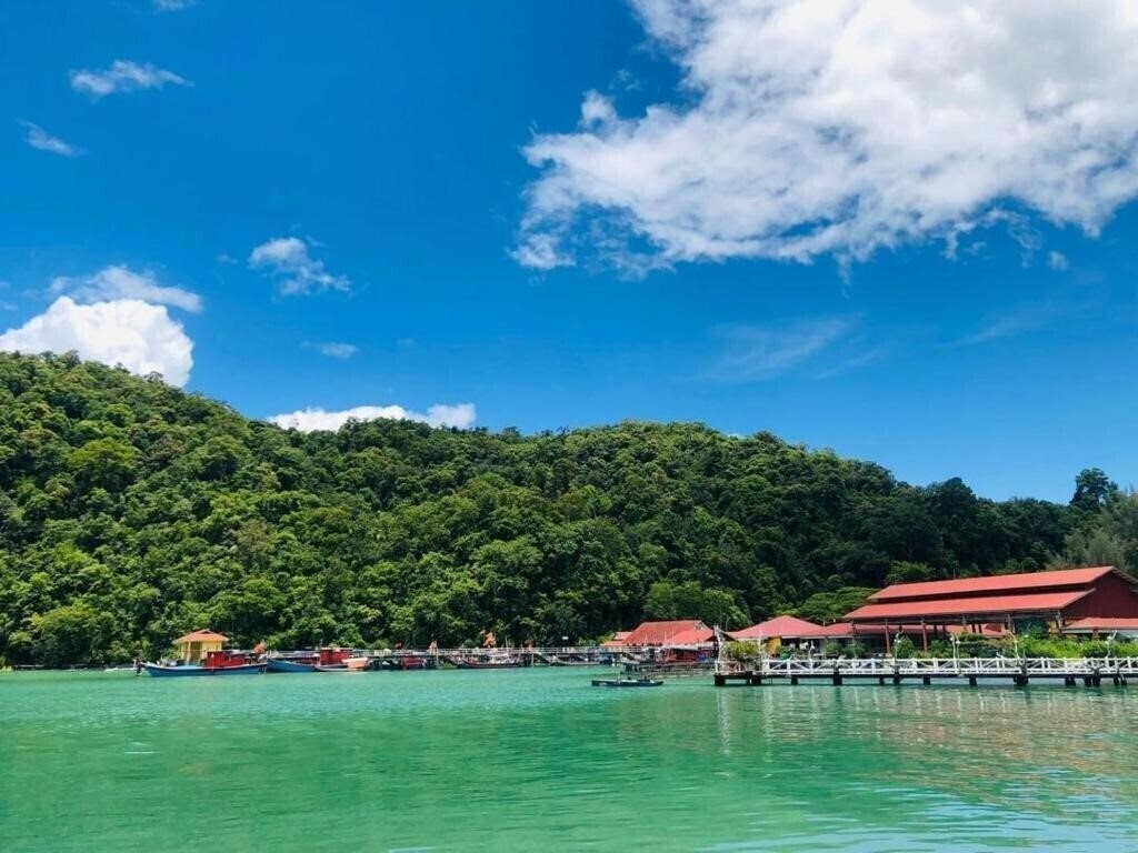 Фотография Penarak Bamboo Beach Motel 2*