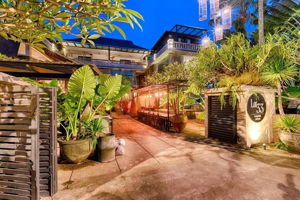 Отель Lot 33 Boutique Hotel 3*