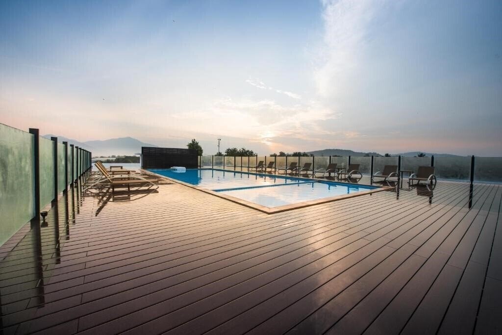 Отель The Smith House 3*