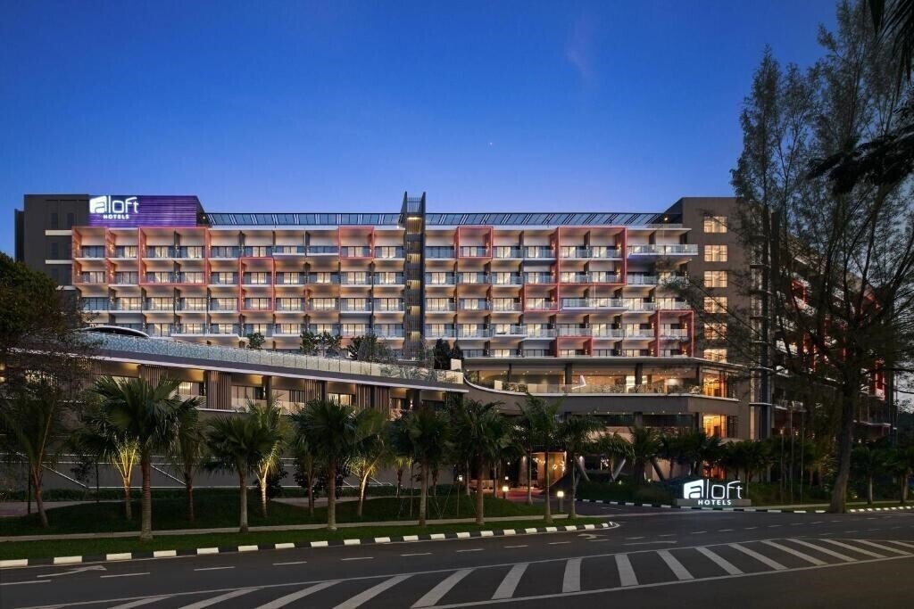 Отель Aloft Langkawi Pantai Tengah 4*