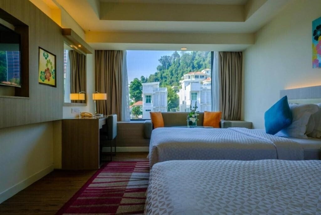 Фото Mercure Penang Beach Hotel 4*