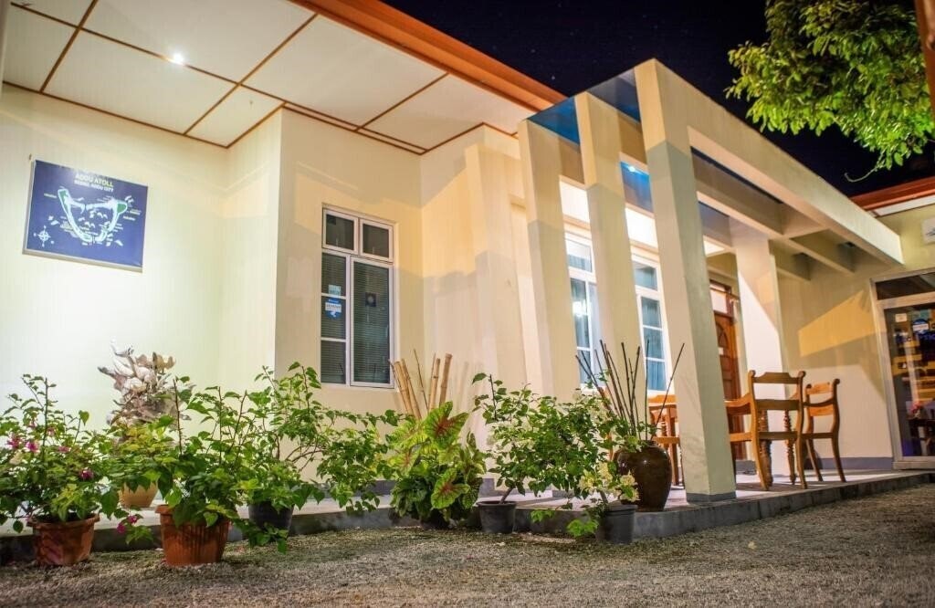 Отель Charming Holiday Lodge Guest House 4*