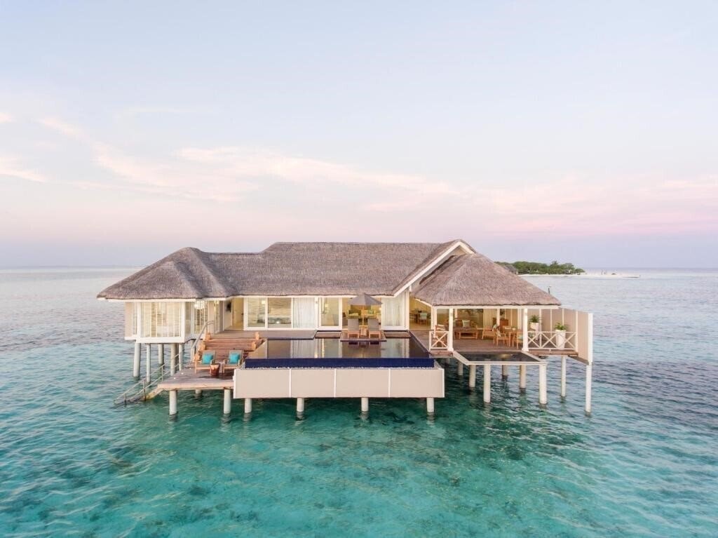 Картинка Lux South Ari Atoll 5*
