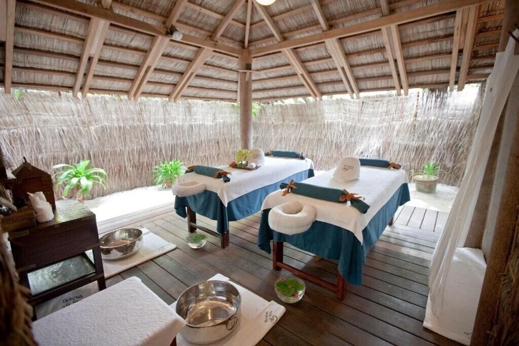 Фото Diamonds Thudufushi Beach & Water Villas 5*