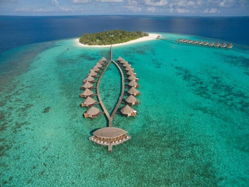 Отель Angaga Island Resort & Spa 4*