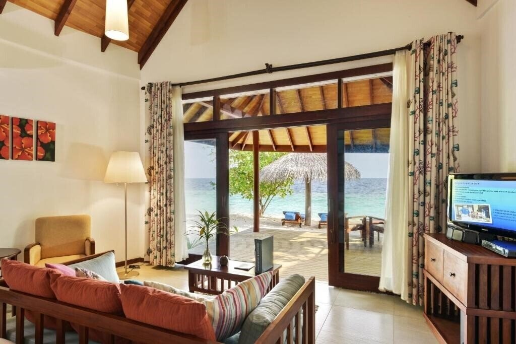 Картинка Robinson Maldives 4*