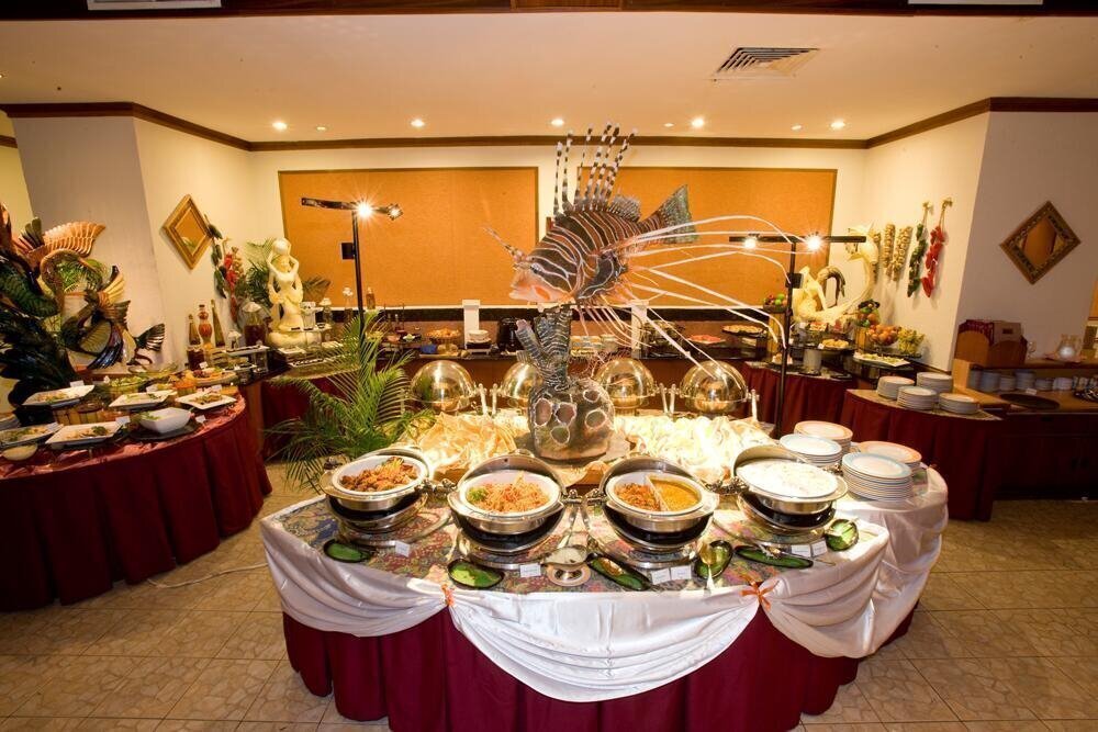 Картинка Hulhule Island Hotel 4*