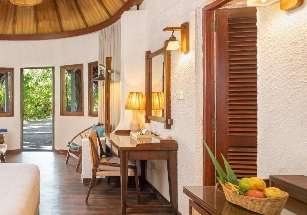 Фотография Makunudu Island Resort 4*