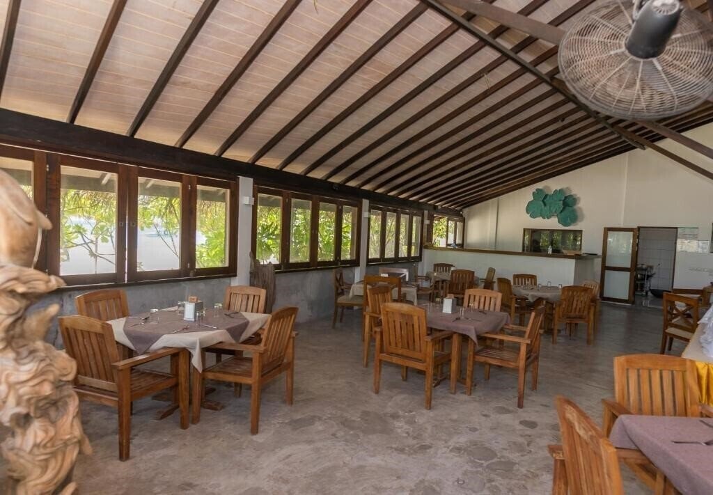 Изображение Premier Beach Hotel Gulhi 4*