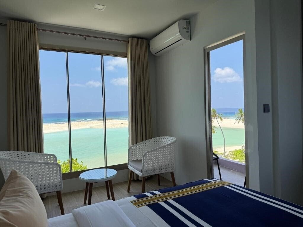 Изображение Avyanna Gulhi Beach Hotel Guest House 3*