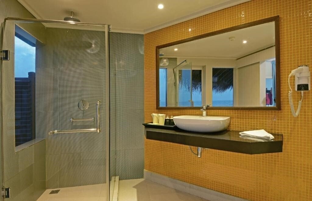 Фотография Adaaran Club Rannalhi 4*