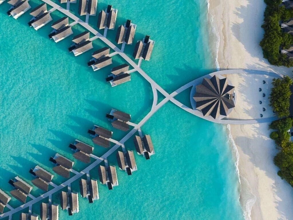 Отель Movenpick Resort Kuredhivaru Maldives 5*