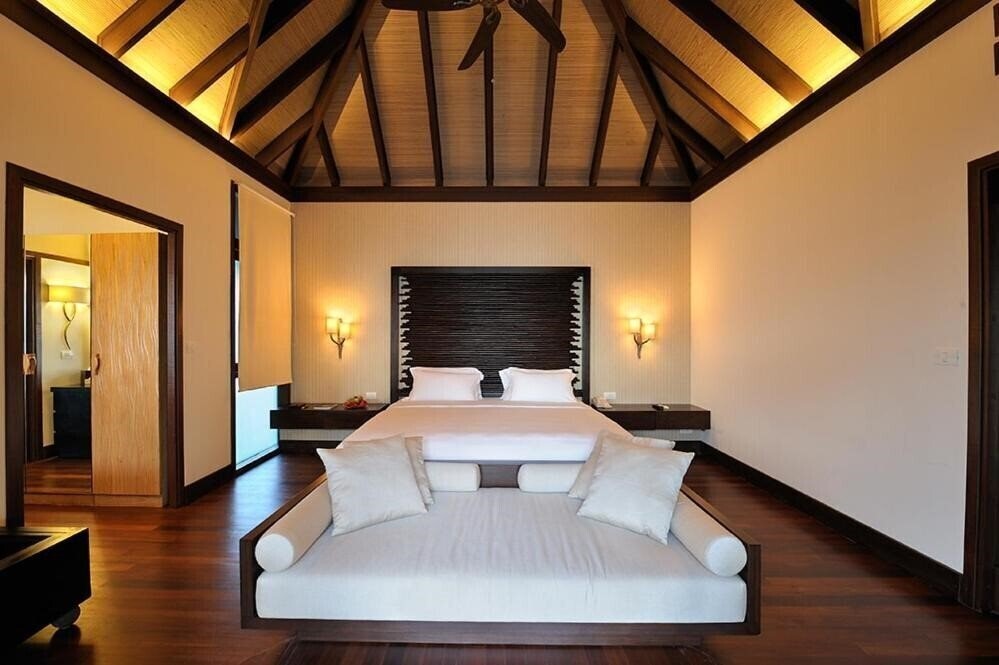 Фото Coco Bodu Hithi 5*