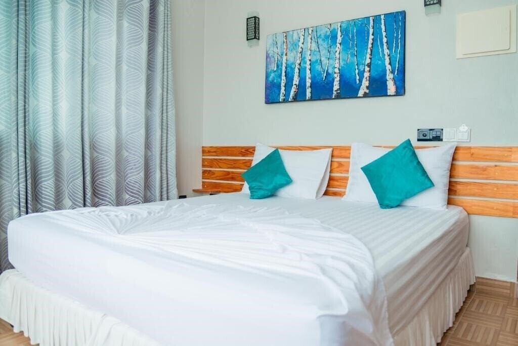 Отель Iris Beach Residence 3*