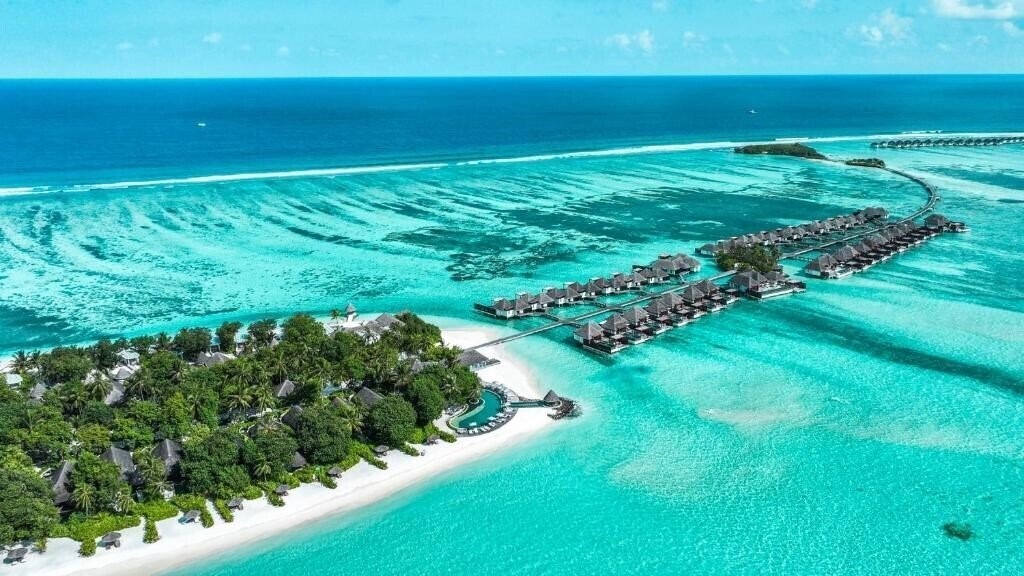 Отель Four Seasons Maldives at Kuda Huraa 5*