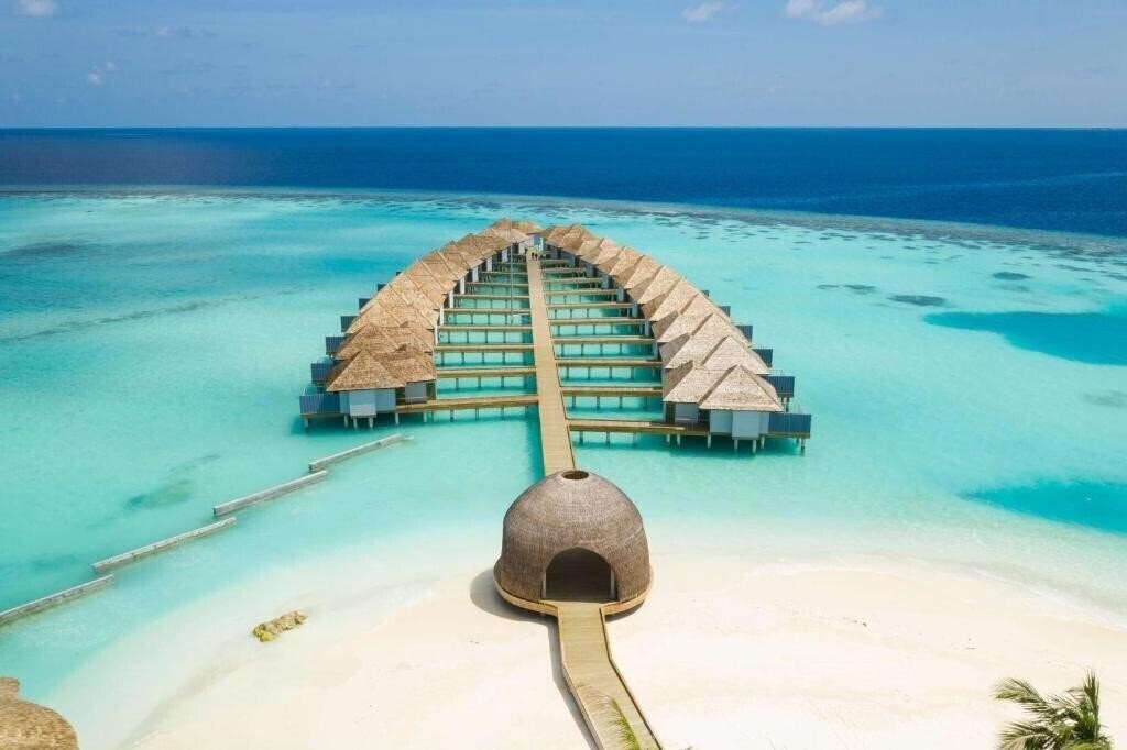 Изображение Outrigger Maldives Maafushivaru Resort 5*
