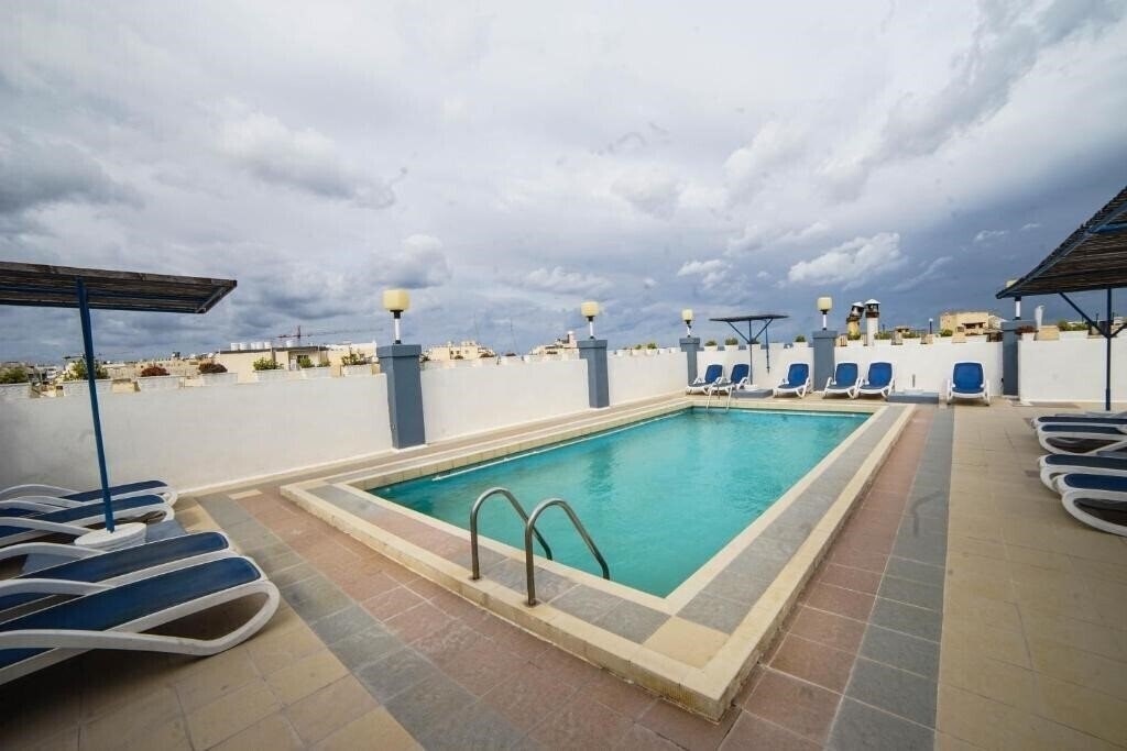 Отель Coral Hotel 3*