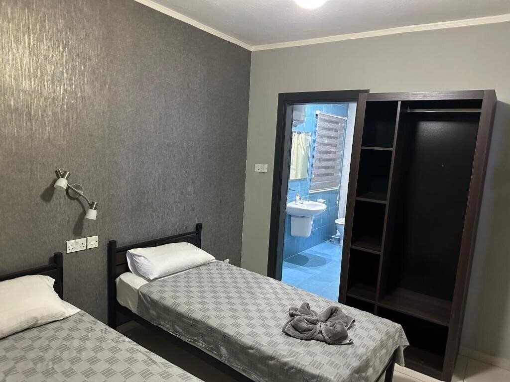 Отель The 7 Apartments 1*