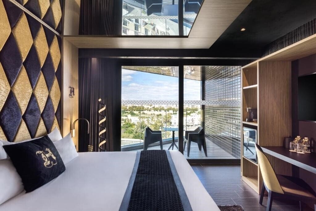 Фотография H Hotel 4*