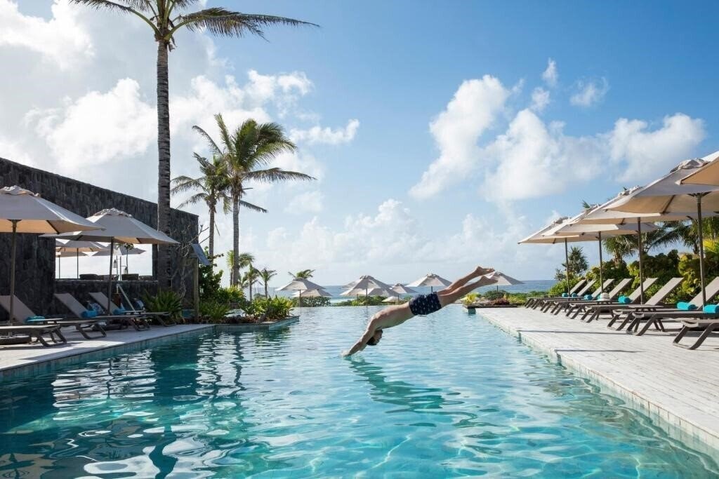 Отель Constance Le Chaland 5*