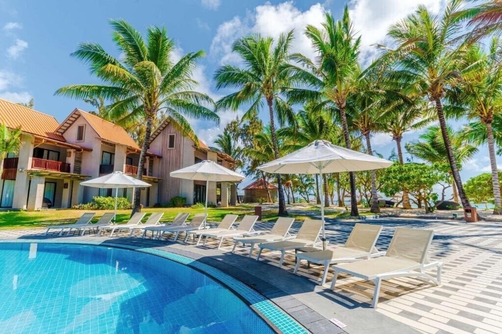 Изображение Crystals Beach Resort Belle Mare 4*