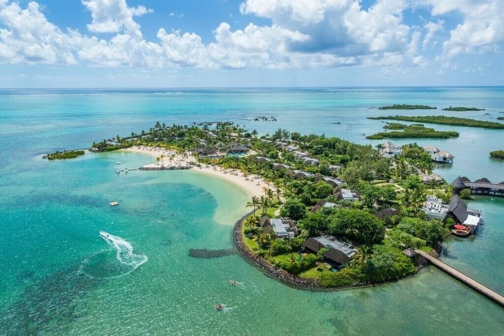 Отель Four Seasons Resort Mauritius At Anahita 5*