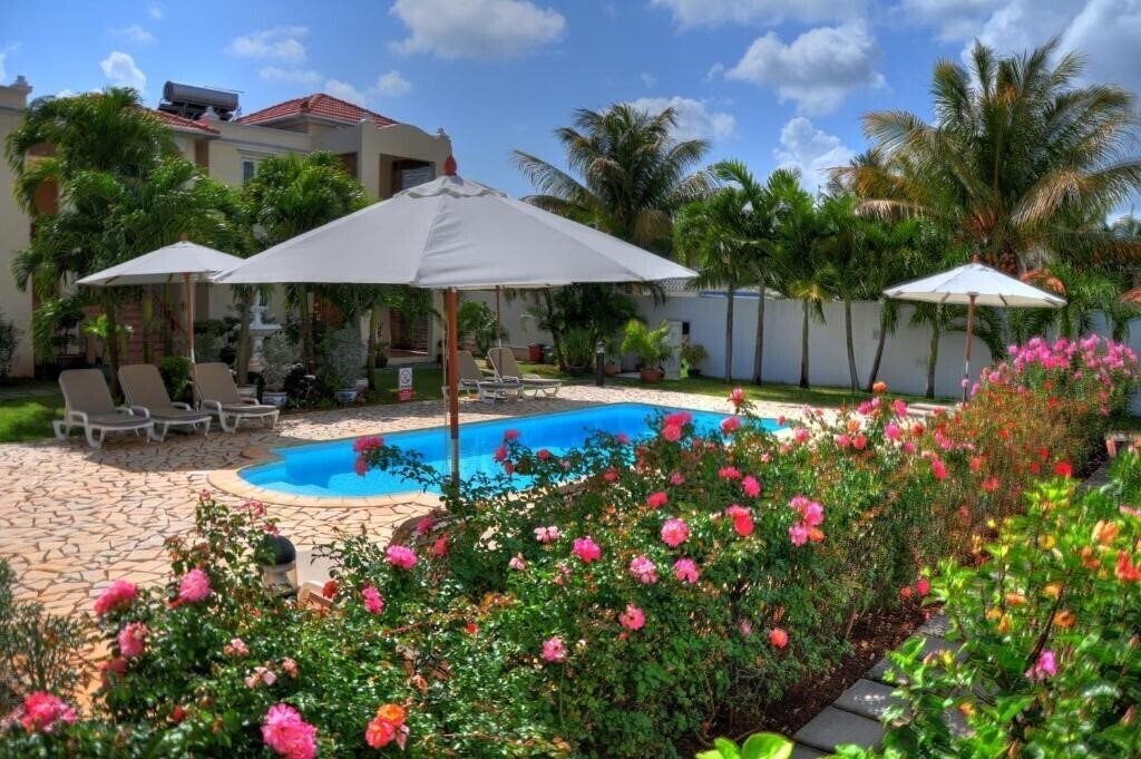 Отель La Pointe Villas 3*