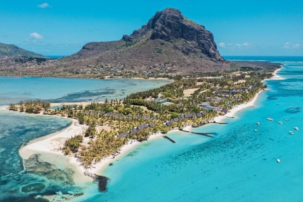 Отель Paradis Beachcomber Golf Resort & Spa 5*