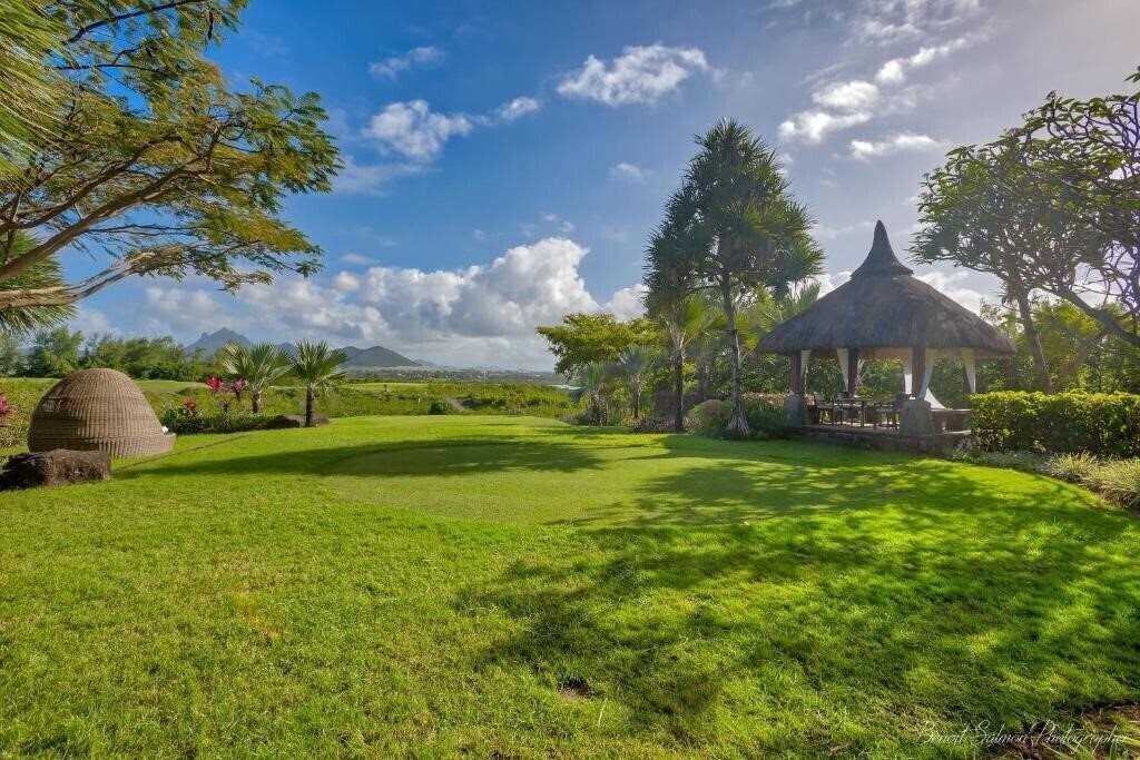 Отель Bubble Lodge Ile aux Cerfs Island 5*