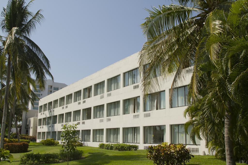 Фото Ocean Breeze Hotels Acapulco 4*