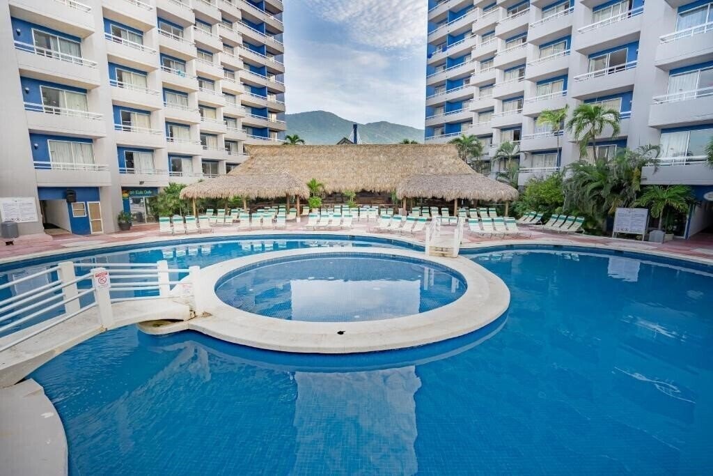 Отель Playa Suites Acapulco 4*