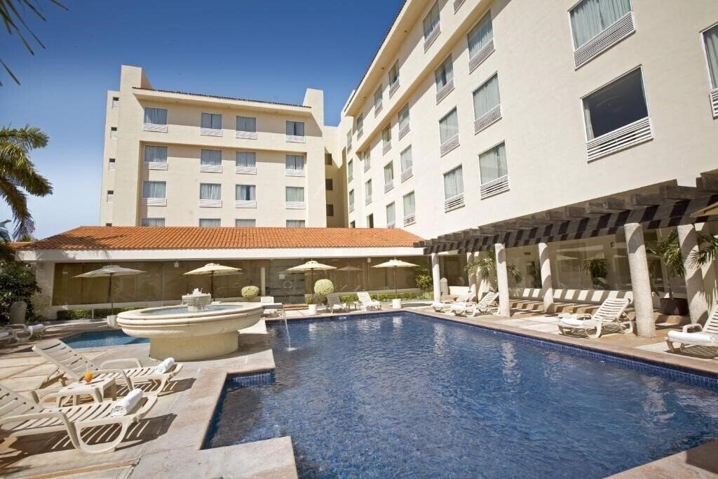 Отель Fiesta Inn Ciudad Del Carmen 4*