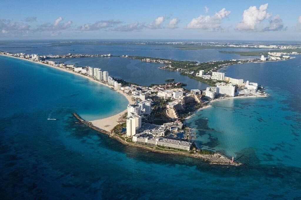 Отель Aloft Cancun 4*