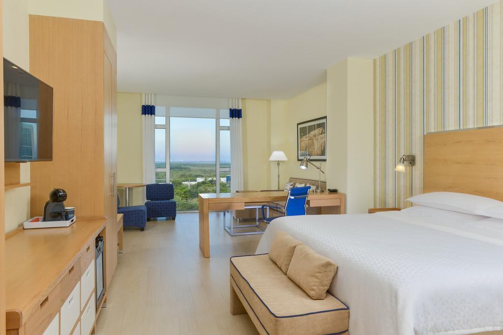 Отель Four Points By Sheraton Cancun Centro 4*