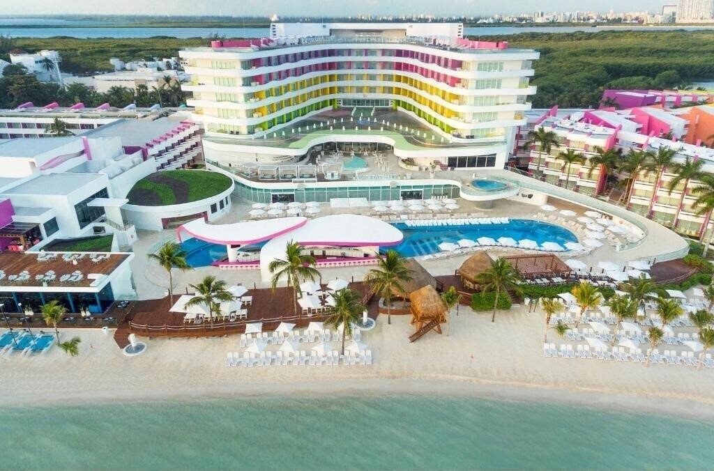 Отель The Tower By Temptation Cancun Resort 4*