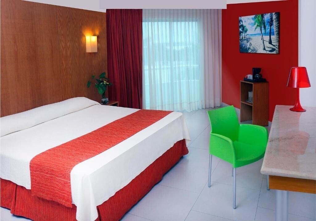 Отель Adhara Express (ex. Ramada Cancun City, Ramada by Wyndham Cancun City) 3*