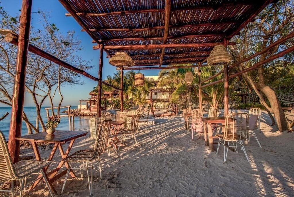 Отель Las Nubes Holbox 4*