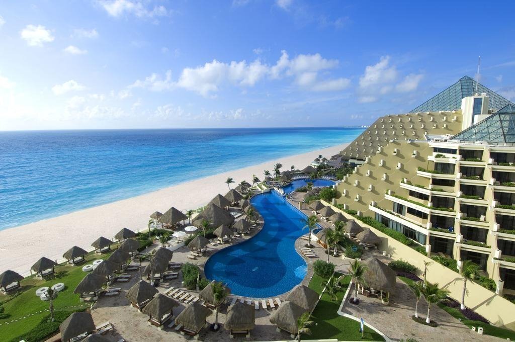 Отель Me By Melia Cancun 5*