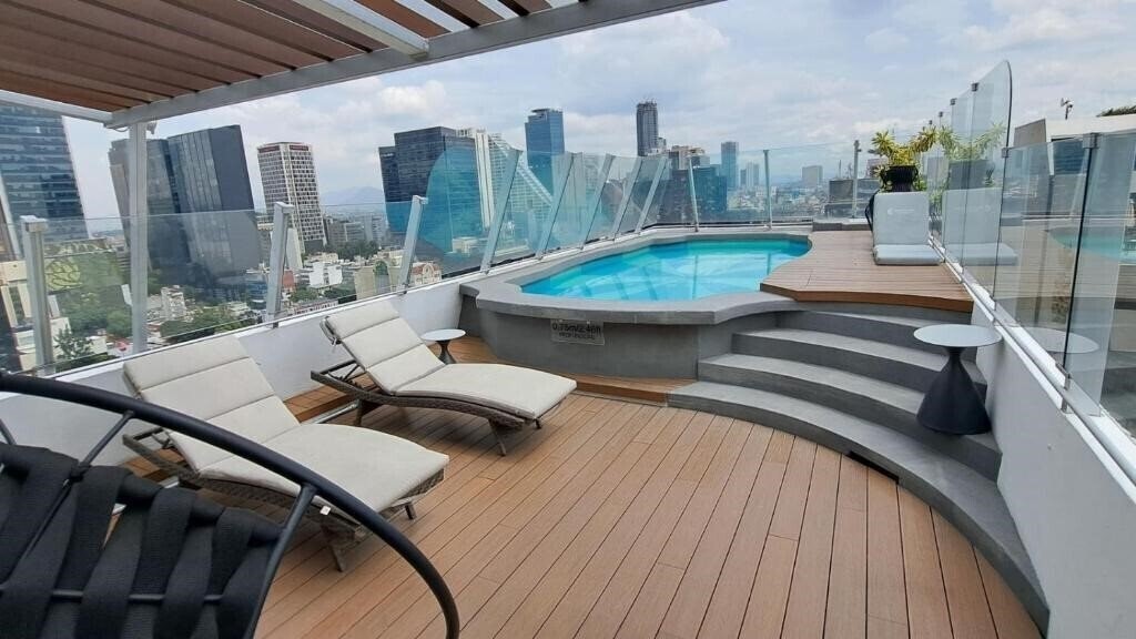 Отель Century Zona Rosa 3*